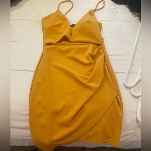 Fashion nova dress size M